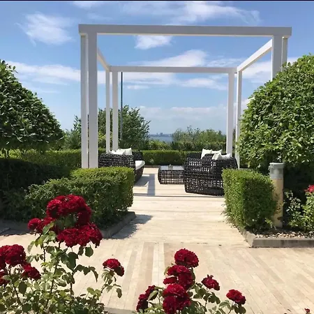June One Bedroom Sea View Diamond Apartment *