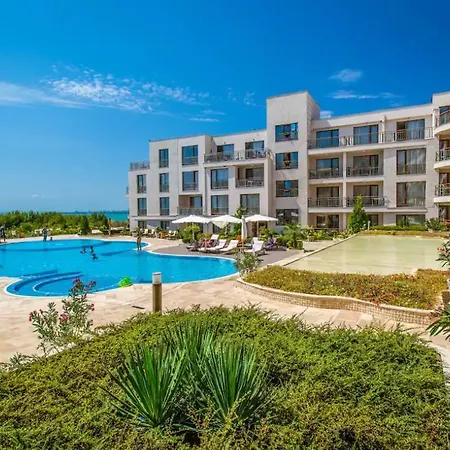June One Bedroom Sea View Diamond Apartment