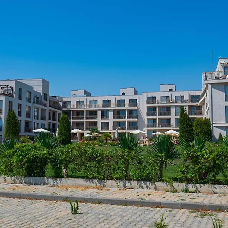 Апартамент June One Bedroom Sea View Diamond