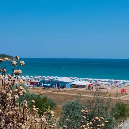 June One Bedroom Sea View Diamond Апартаменты *