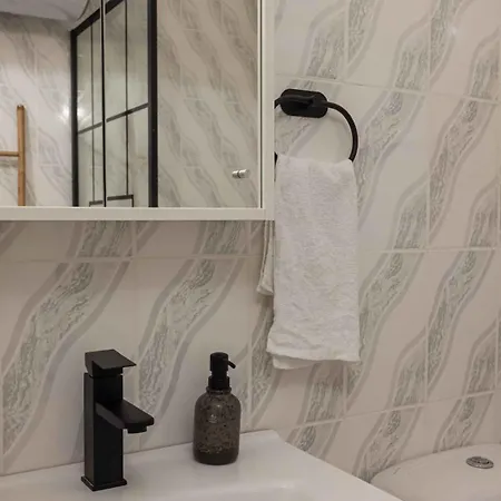 June One Bedroom Sea View Diamond Апартаменты