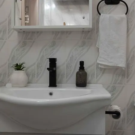 June One Bedroom Sea View Diamond Апартаменты *